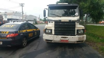Barra-Mansa-e-Seropedica-Motoristas-de-caminhão-são-libertados-pela-PRF-400x225