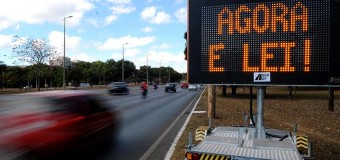 Rodovias estaduais e federais não têm sinalização sobre lei do farol baixo em SP